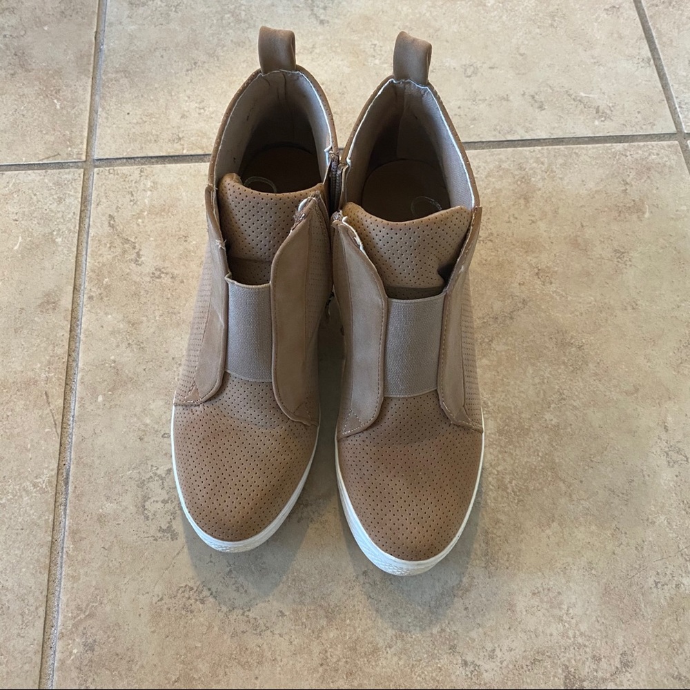 Wedge sneakers